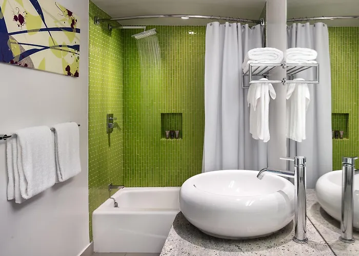 Sunset Marquis Hotel