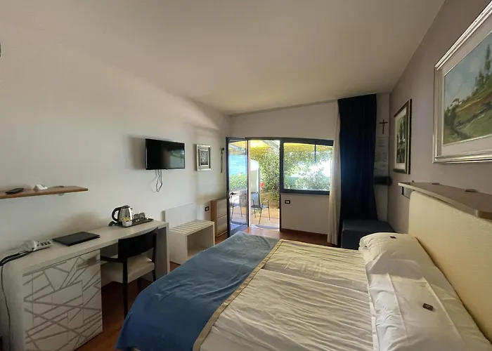 Hotel Con Piscina Villa Carlotta
