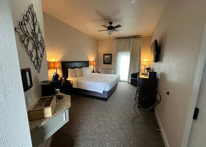 Resort At Eagle Point Golf Club Lodging