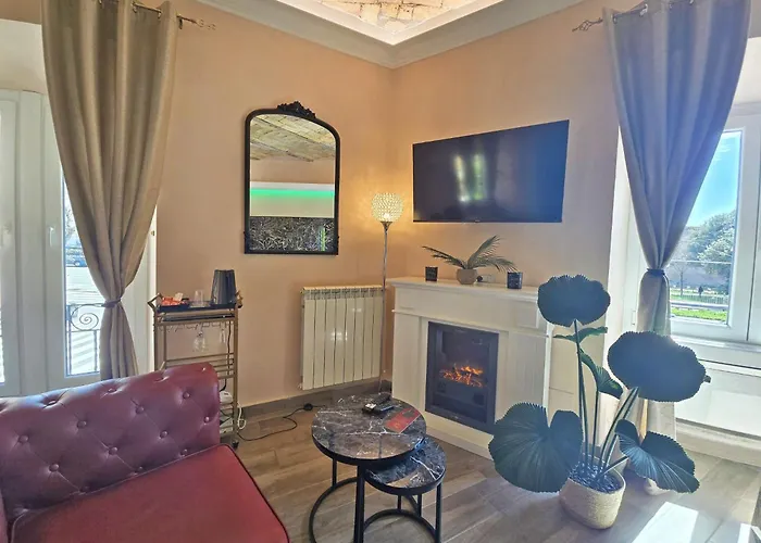 Hotel 4 stelle: Giulya Guesthouse Hospety Group