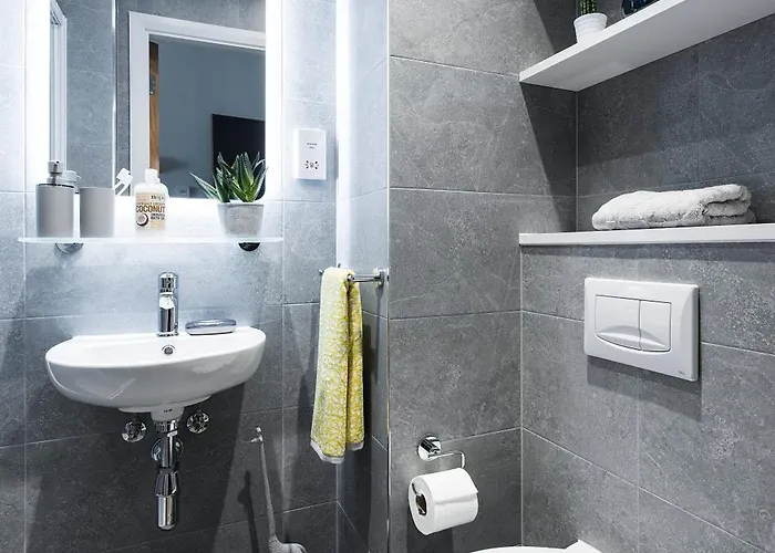 All Vacation Rentals Yugo Explore - Kavanagh Court