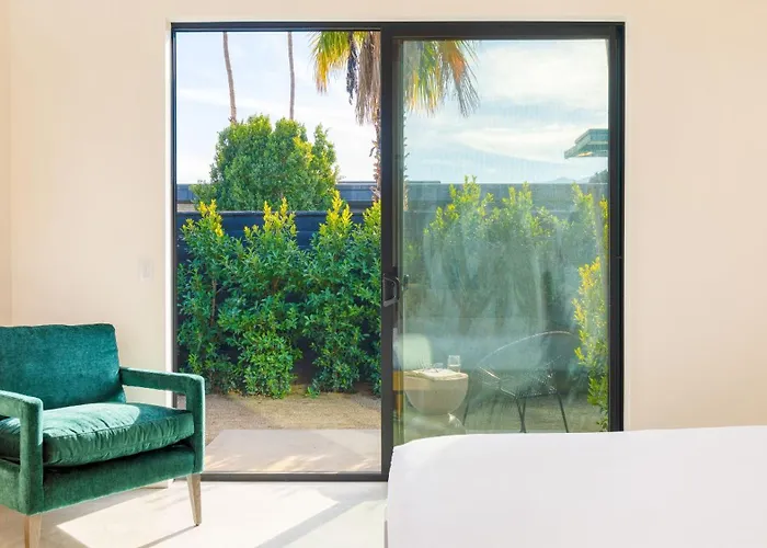 Blackhaus Suites By Avantstay Modern Comfort In Downtown Palm Springs