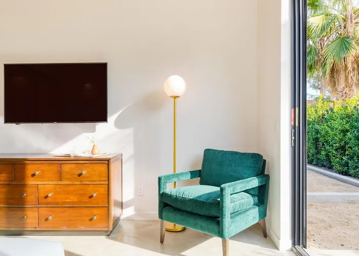 Blackhaus Suites By Avantstay Modern Comfort In Downtown Palm Springs
