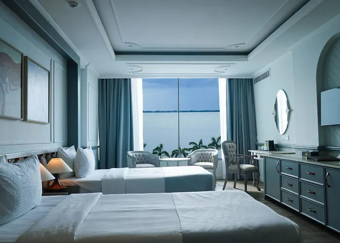 Grandeeza Hotel By Galison