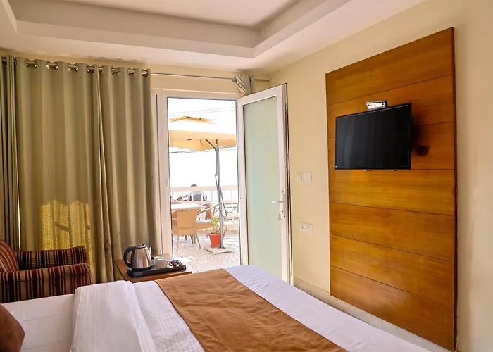 Cheap hotels Samrat - On Mall Road
