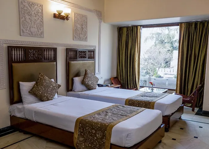 In Luxury hotels Nahargarh Haveli-Near Train Station Metro