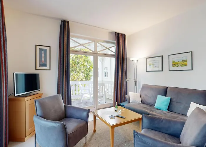 Ferienvermietung: FeWo direkt am Strand, mit Balkon mit Meerblick, Villa Strandburg, Binz