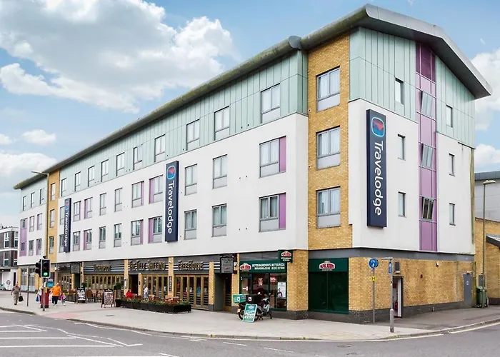 Cheap hotels Travelodge Farnborough Central