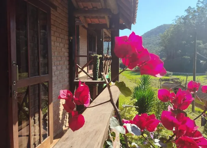 Chalés românticos com hidromassagem e lareira em área rural de visconde de Mauá Pousada Bela Helena