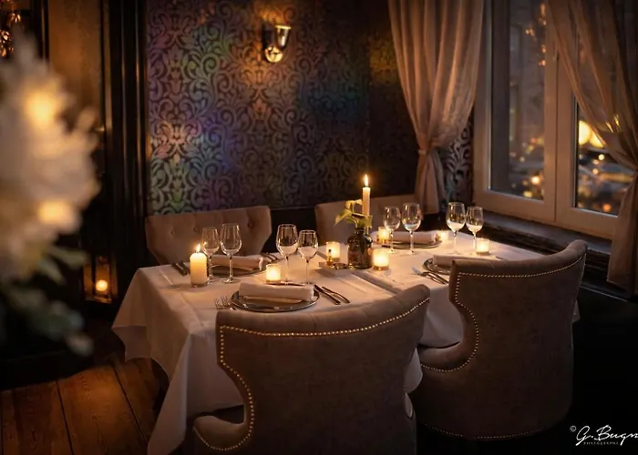 Logement: La Reine Hotel & Restaurant