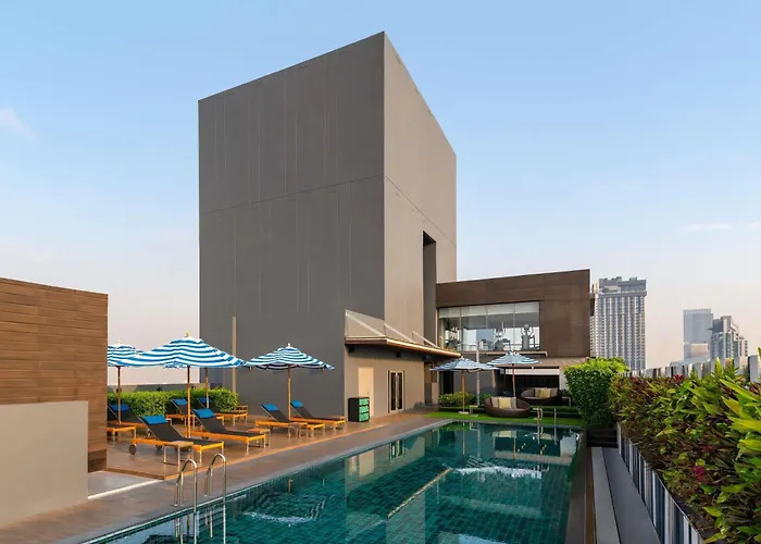 Hotel with pool: Mercure Bangkok Siam