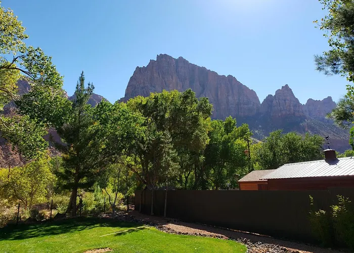 Luxury hotel only: Cliffrose Springdale, Curio Collection By Hilton