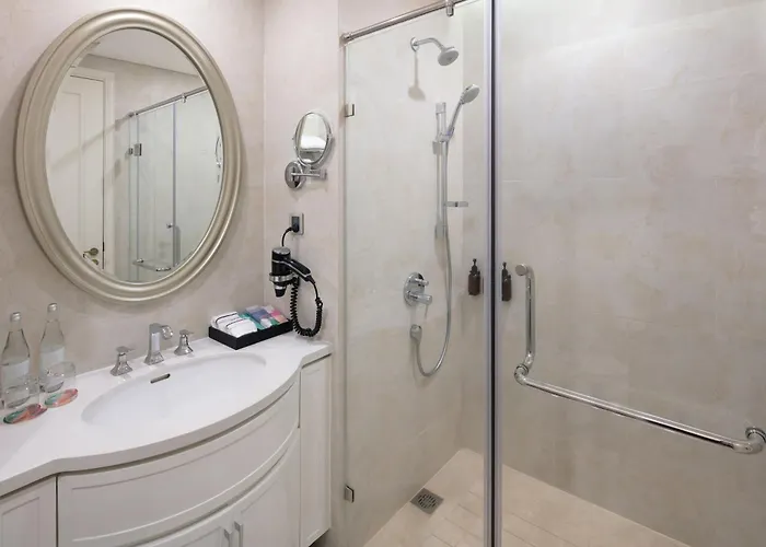 Melia Vinpearl Danang Riverfront