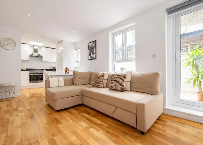 Apartment: Superb 2 Bed Apartment In Battersea