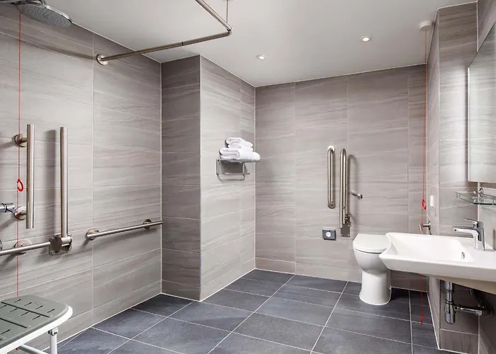 4 star hotel: Mercure Newport