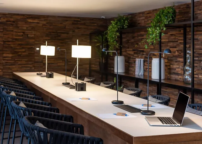 Hotel with pool: Melia Madrid Princesa