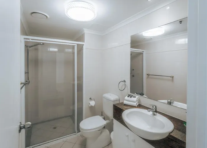 The Crest Apartments - Main Beach - Surfers Paradise