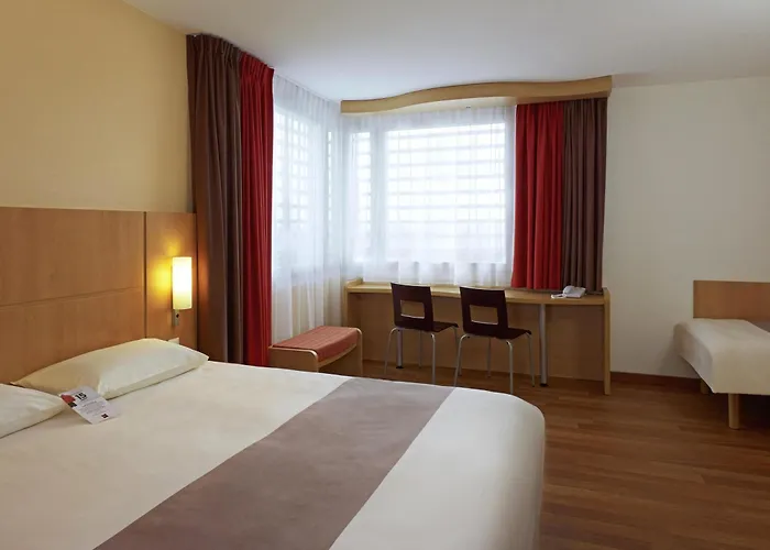 3 star hotel: Ibis Warszawa West Station