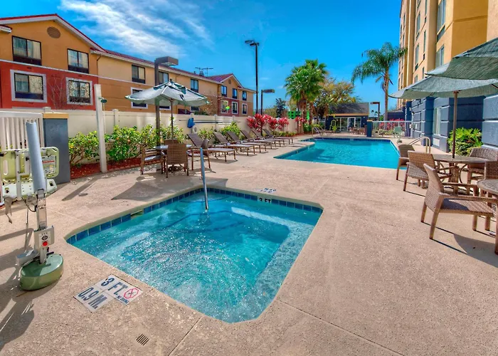 Hotels with tennis Fairfield Inn And Suites By Marriott Orlando Near Universal Orlando
