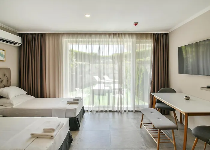 Cheap hotel: Panorama Studios Sea Lounge