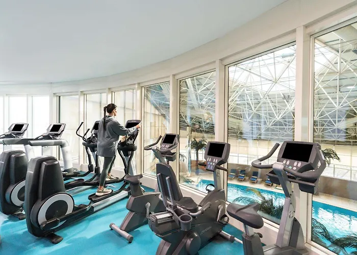 Luxury hotel only: Moevenpick Hotel Al Khobar