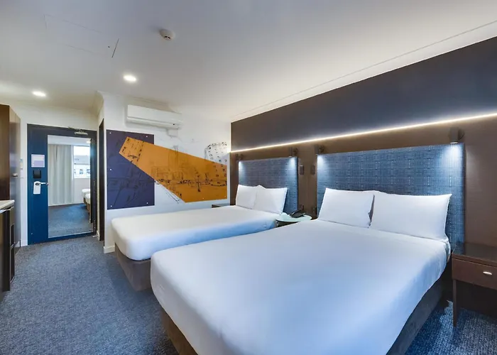 Trip to College Mercure Wellington Abel Tasman