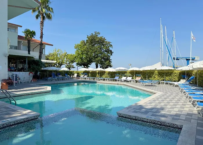 Hotels With Four Stars Nettuno