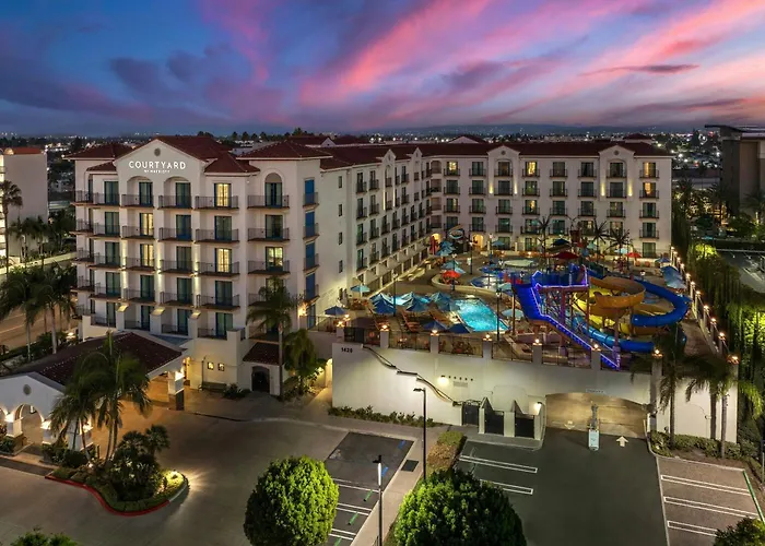 Waterpark hotels Courtyard By Marriott Anaheim Theme Park Entrance