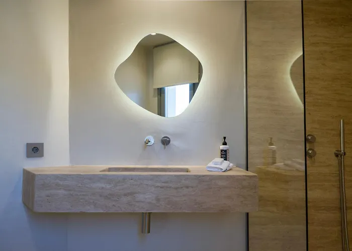  Lithos Luxury Suites