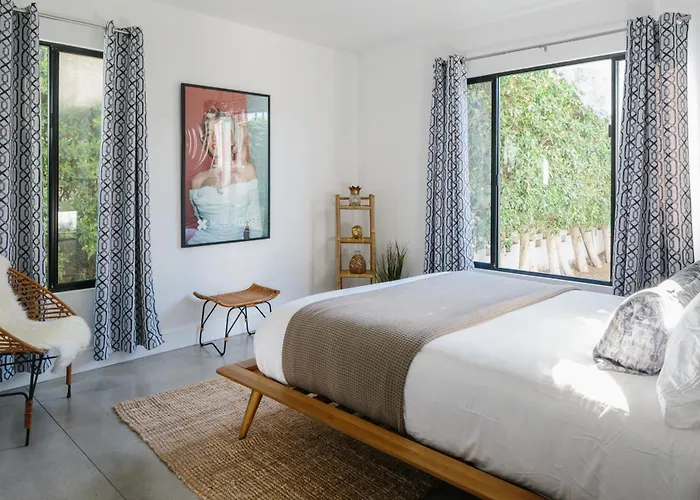 El Cid By Avantstay Mid-Century Charm With Poolside Cabanas