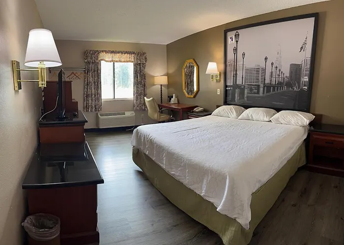 Super 8 By Wyndham Hartford