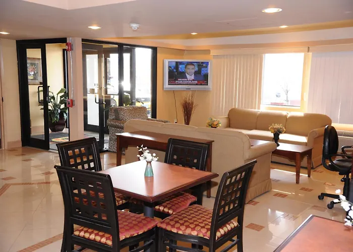 Super 8 By Wyndham Hartford