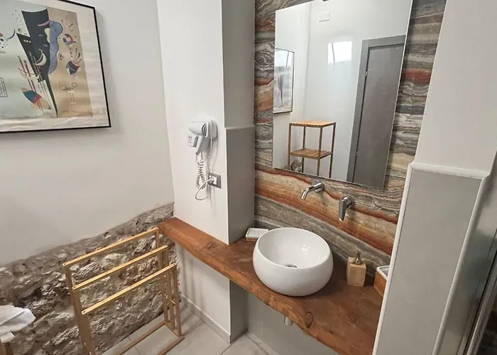Yllen Rooms
