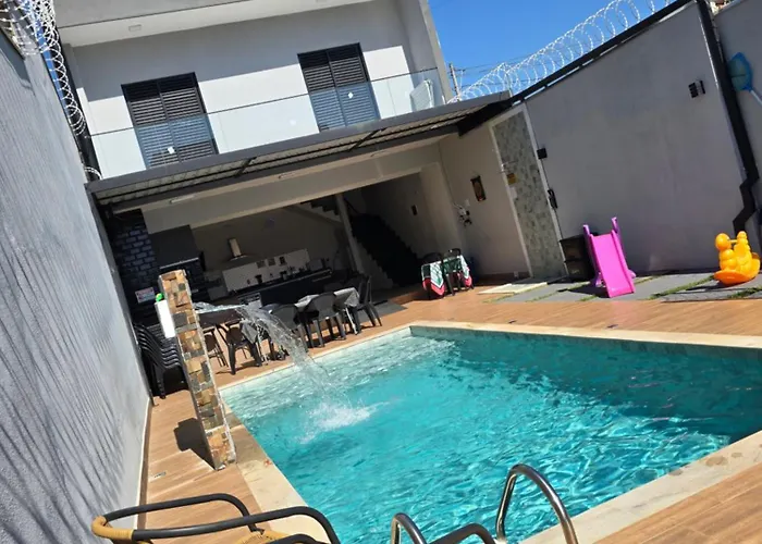 Sobrado novo e lindo com piscina
