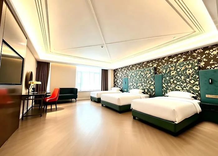 Paco Hotel Guangzhou Hanxi Chimelong Wanbo Subway Station