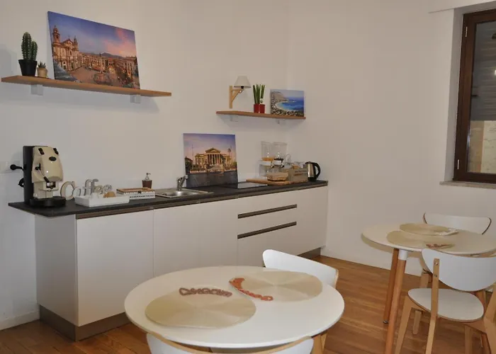 Charme Rooms Palermo-By E&K