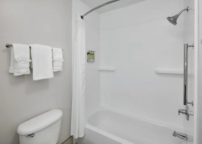 Holiday Inn Express Hotel & Suites Pensacola-West Navy Base By Ihg