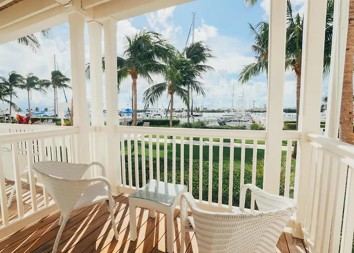 Hotels with pool Oceans Edge Key West