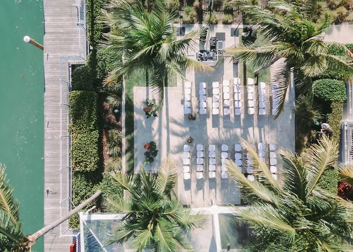 Hotels with pool Oceans Edge Key West