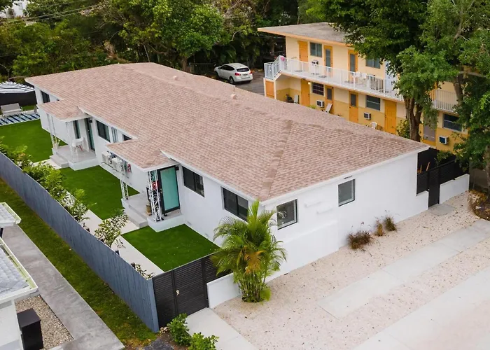 Casa Cuba In Little Havana, Brickell, Calle 8 And 10 Minutes To The Beach Free Parking