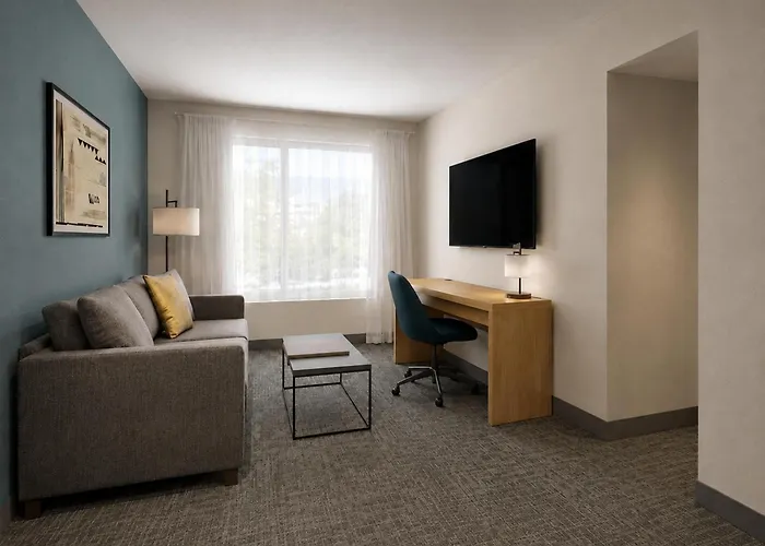 Hampton Inn & Suites On The Parkway