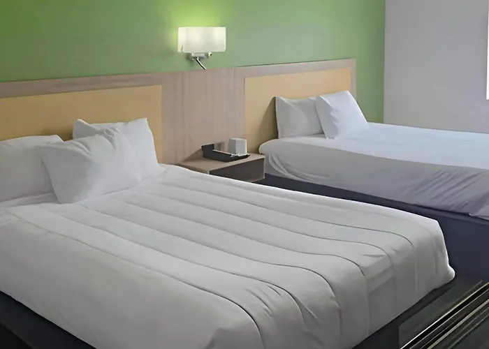 Hotels Close to Airport Super 8 By Wyndham Pittsburgh Pa Airport-University Area