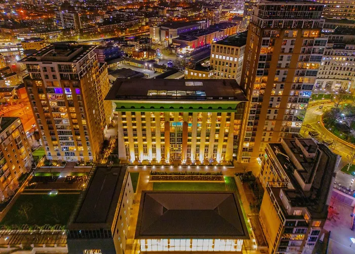 Canary Riverside Plaza Hotel