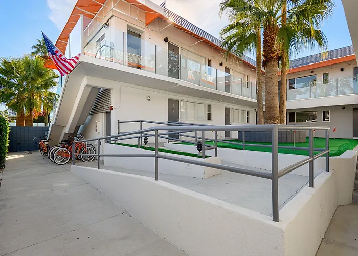 Hotels Close to Airport Twist Palm Springs