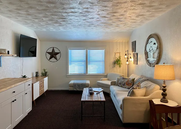Moose Creek Lodge & Suites