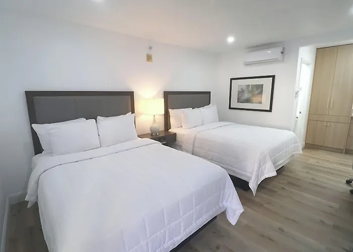 Lamplighter Inn & Suites