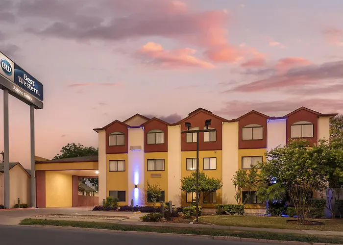Hotels with pool Best Western Alamo Suites
