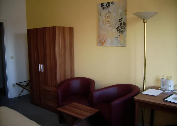 Urlaubsunterkunft Eu Centralhotel Im Toennchen