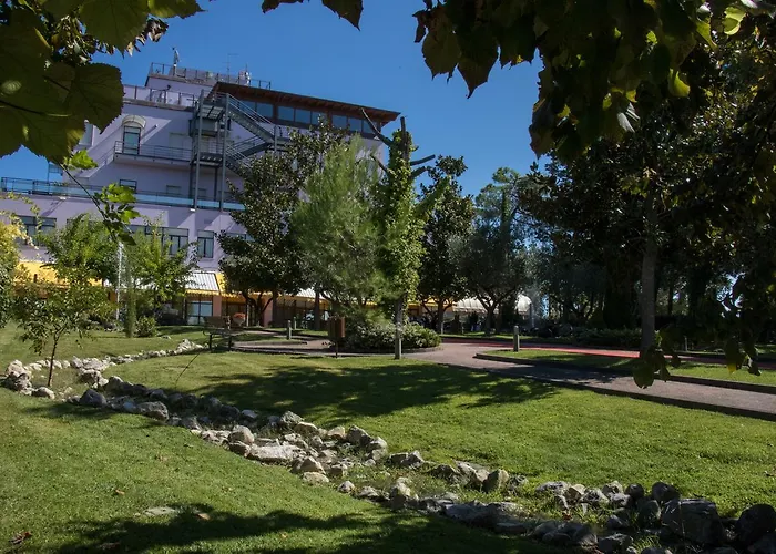 Hotel Con Piscina Parc Villa Immacolata