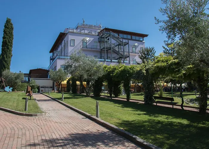 Hotel Con Piscina Parc Villa Immacolata
